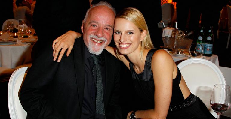 Paulo Coelho se encontra com a top Karolina Kurkova em Cannes
