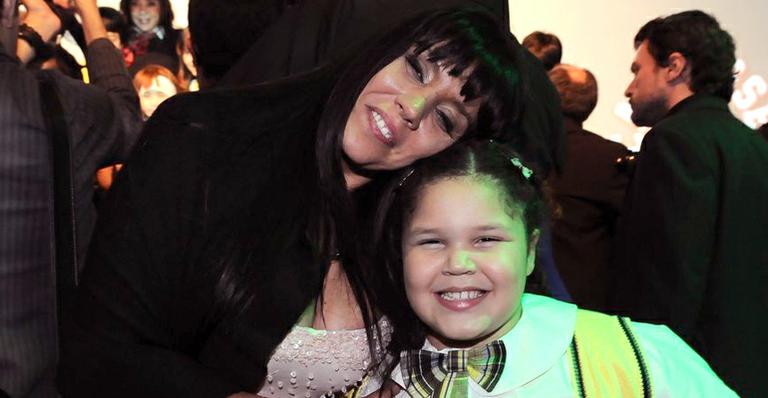 Simony quer retomar carreira de cantora após Carrossel