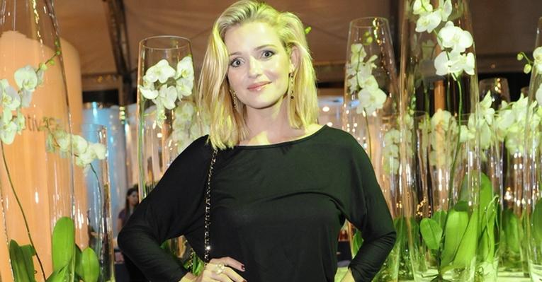 Nanda Ziegler diz não abre mãe do corretivo em sua bolsa