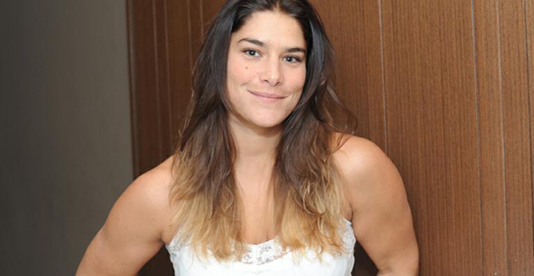 Priscila Fantin muda o visual para atuar em novo filme
