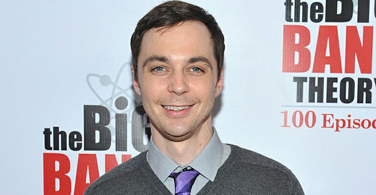 Jim Parsons, o Sheldon da série ‘The Big Bang Theory’, assume homossexualidade