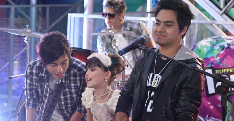 Veja foto da banda Restart no aniversário de Maria Joaquina na novela ‘Carrossel’