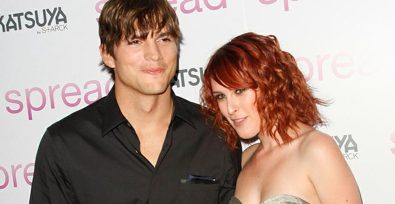 Ashton Kutcher e filha de Demi Moore estariam vivendo romance, diz revista
