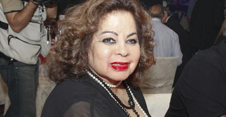 Ângela Maria se casa após 33 anos de namoro