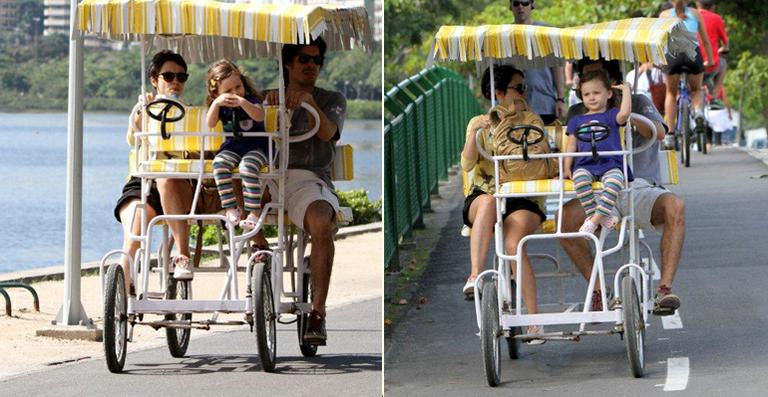 Débora Falabella pedala quadriciclo com filha e namorado no Rio de Janeiro