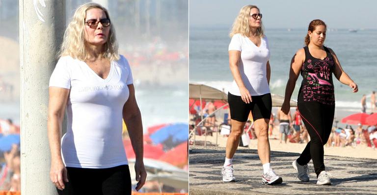 Vera Fischer faz caminhada no Leblon