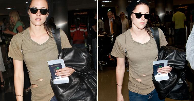 Kristen Stewart desembarca com camiseta rasgada em Los Angeles