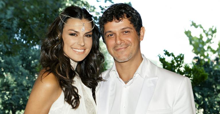 Alejandro Sanz surpreende convidados para batizado e se casa com assistente pessoal
