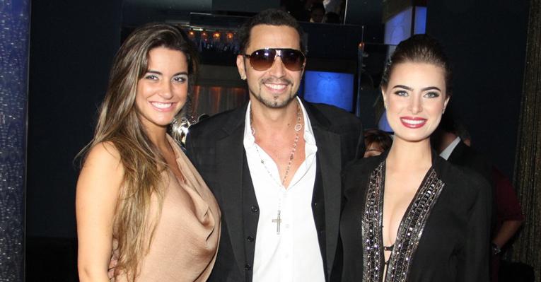 Latino e suas “mulheres” Rayanne Morais e Laisa Portela em lançamento de DVD