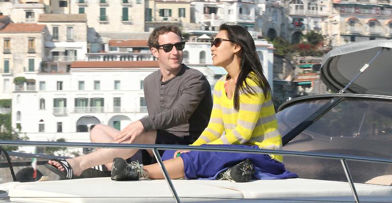 Recém-casados, Mark Zuckerberg e Priscilla Chan em passeio de lancha romântico na Itália