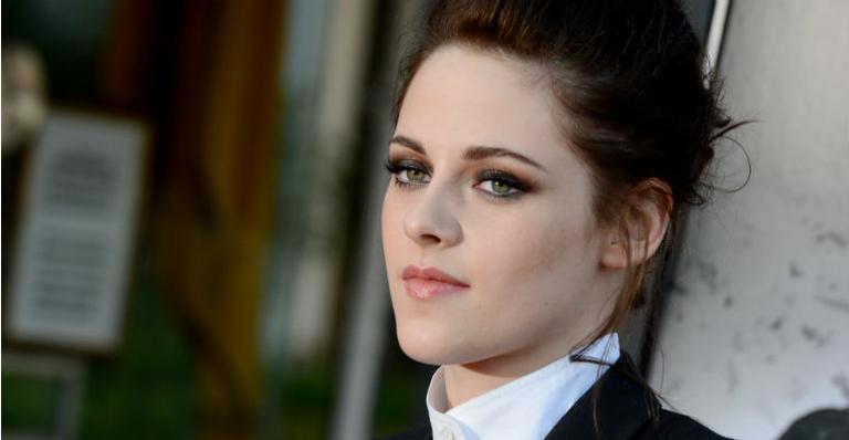 Kristen Stewart vai a première com look ‘boyish’