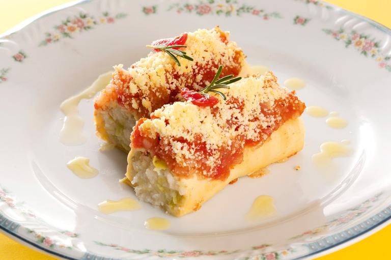 Canelone ao molho de tomate