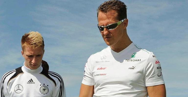 Michael Schumacher visita treino da seleção alemã na França