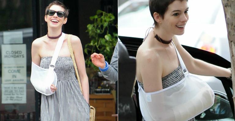 Anne Hathaway sai com tipoia no braço