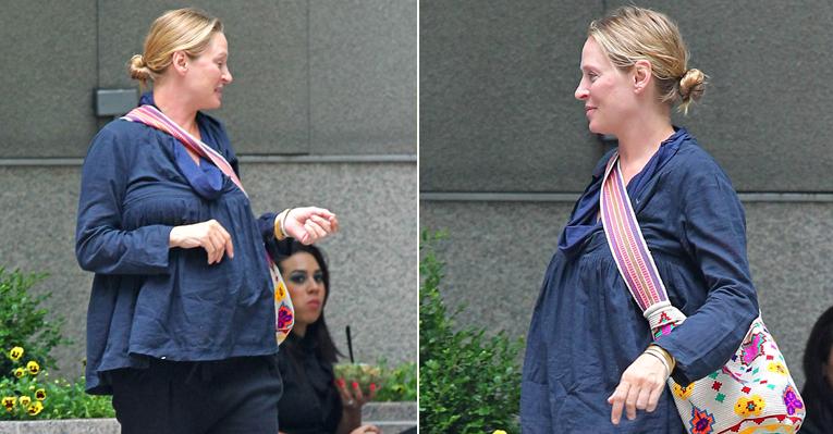 Uma Thurman mostra barrigão pelas ruas de NY