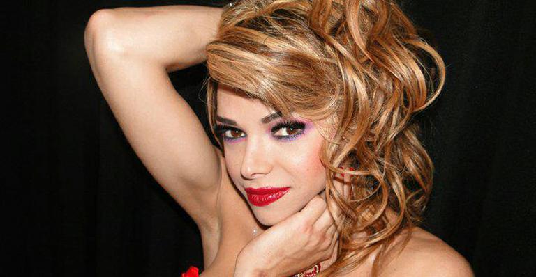 ‘Tem muita mulher no meu pé’, diz o drag queen Léo Áquilla