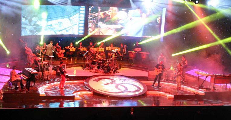 Roupa Nova celebra 30 anos de carreira com show