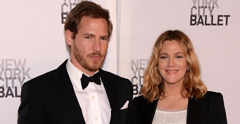 Grávida, Drew Barrymore se casa com Will Kopelman