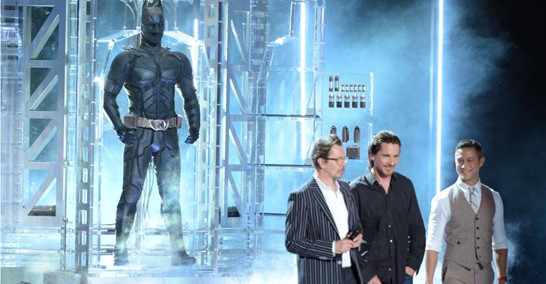 Atores divulgam trailer do novo filme do Batman durante o MTV Movie Awards