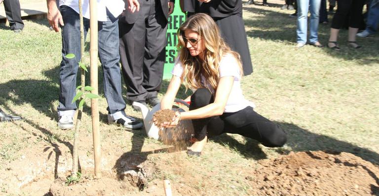 ‘Lá em casa, tiramos o lixo a cada dez dias’, diz Gisele Bündchen em evento sobre Meio Ambiente