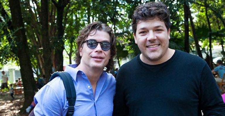 Fabio Assunção curte o ‘Arraial no Museu’, em São Paulo