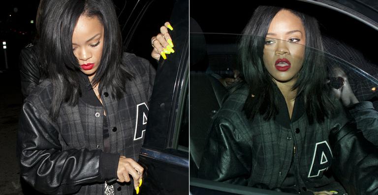 Rihanna usa enormes unhas amarelas para se encontrar com Chris Brown