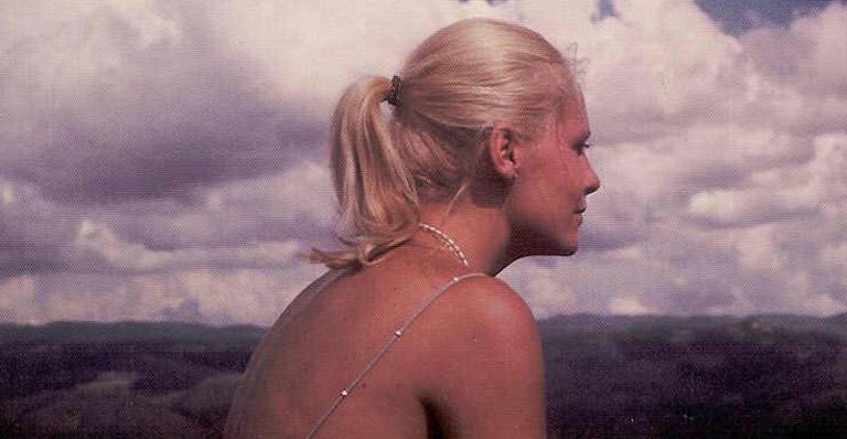 Ana Maria Braga publica foto antiga em que aparece com os cabelos compridos