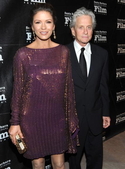 Catherine Zeta-Jones e Michael Douglas se casaram em 2000, após pouco mais de dois anos de namoro. Eles têm dois filhos: Dylan, nascido em 2000, e Carys, nascida em 2003