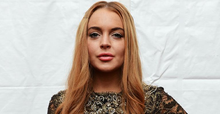 Após acidente, Lindsay Lohan esconde ferimentos com maquiagem