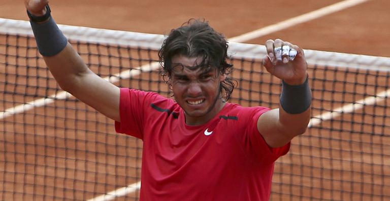 Rafael Nadal se machuca, cancela partida de exibição e pede desculpa
