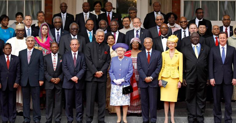 Elizabeth II é homenageada por políticos em almoço