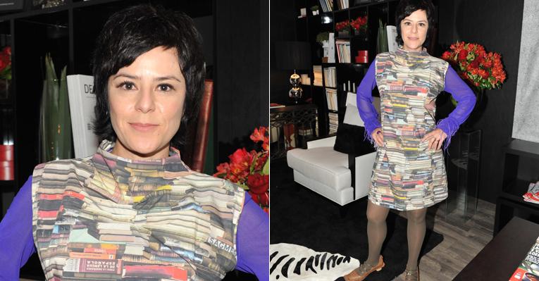 Com vestido criativo de Ronaldo Fraga, Fernanda Takai assiste ao desfile do estilista no SPFW