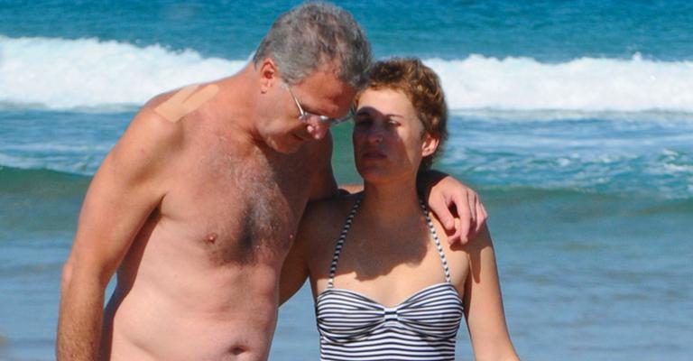 Pedro Bial e Roberta Rodrigues curtem descanso em Búzios