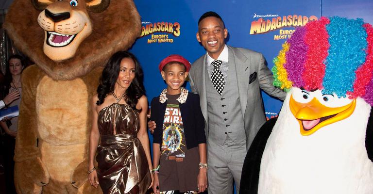 Com o marido Will Smith, Jada Pinkett Smith brilha em première de ‘Madagascar 3’