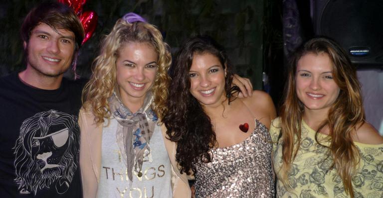 Com Pedro Sol e Estrela, Lua Blanco vai ao show de Ana Terra no Rio