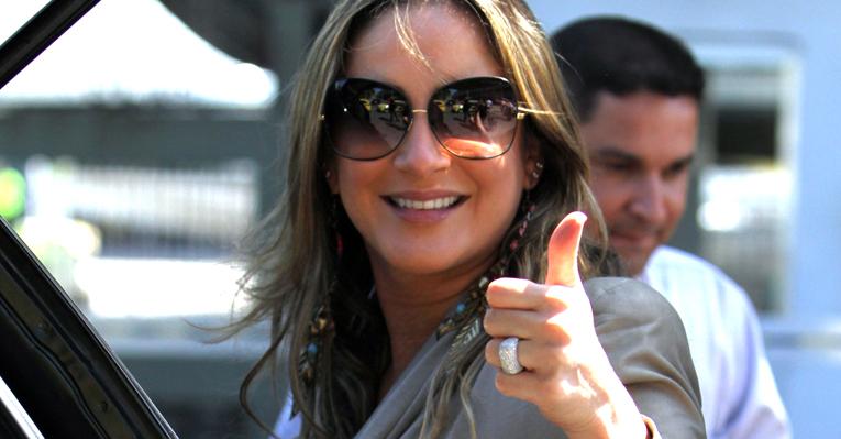 Grávida de 7 meses, Claudia Leitte passa mal e cancela agenda de shows