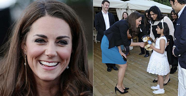 Kate Middleton assiste a peça infantil ao lado de 150 crianças em Londres