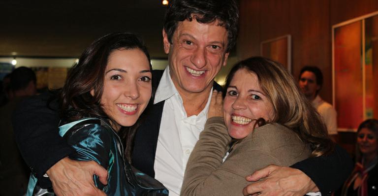Tássia Camargo estreia peça bem-humorada sobre câncer