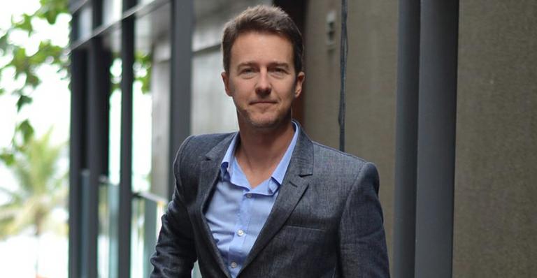 Edward Norton no Rio de Janeiro para divulgar o filme ‘O Legado Bourne’