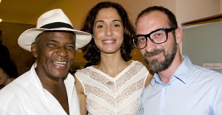 Camila Pitanga prestigia show de namorado no Rio