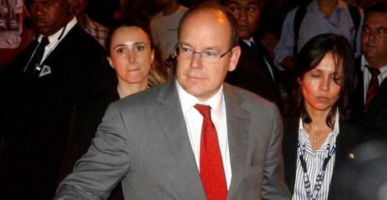 Informalidade de Príncipe Albert II na première de filme sobre oceanos