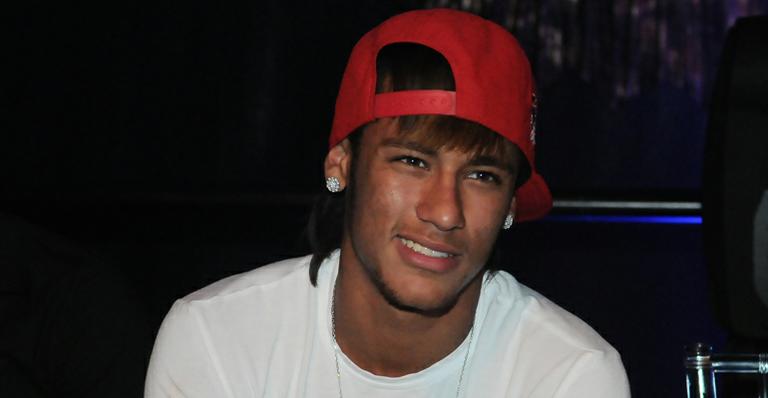 Neymar publica foto com o filho Davi Lucca; Veja galeria com imagens do menino!