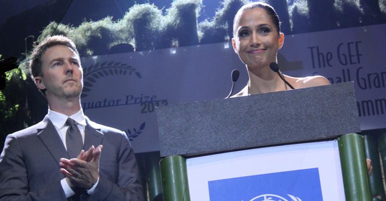 Camila Pitanga e Edward Norton são mestres de cerimônia em premiação da ONU