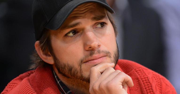 Ashton Kutcher quer que Demi Moore assine a separação a qualquer custo