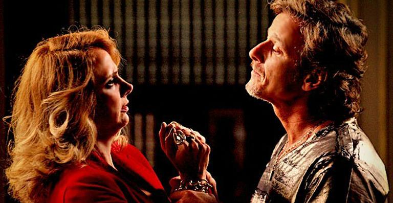‘Avenida Brasil’: Max perde o controle e quase agride Ivana