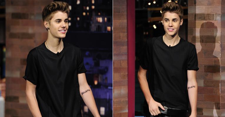 Justin Bieber tatua o nome de seu novo álbum no braço