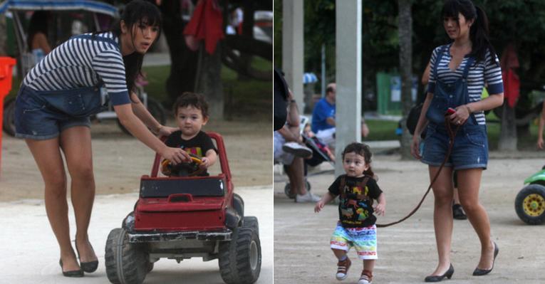 Daniele Suzuki se diverte com o filho Kauai no Rio de Janeiro