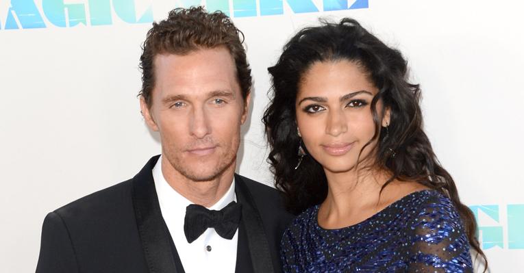 Matthew McConaughey e Camila Alves prestigiam première de ‘Magic Mike’