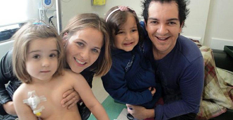 Encontro de Malu, filha de Luiza, e Brenda, filha de Regis, no hospital