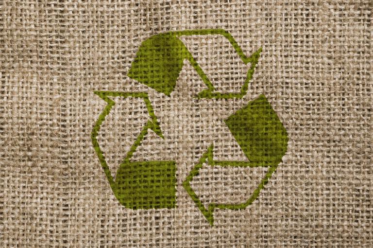 A moda é reciclar